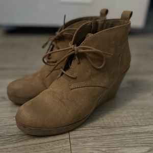 Tan, Size 8.5 Wedge Booties